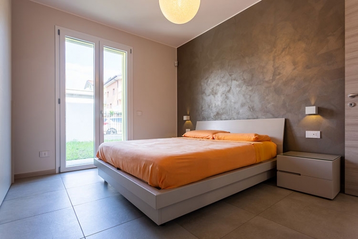 Camera da letto matrimoniale con contenitore a Lecco, Como, Monza, Milano e Sondrio