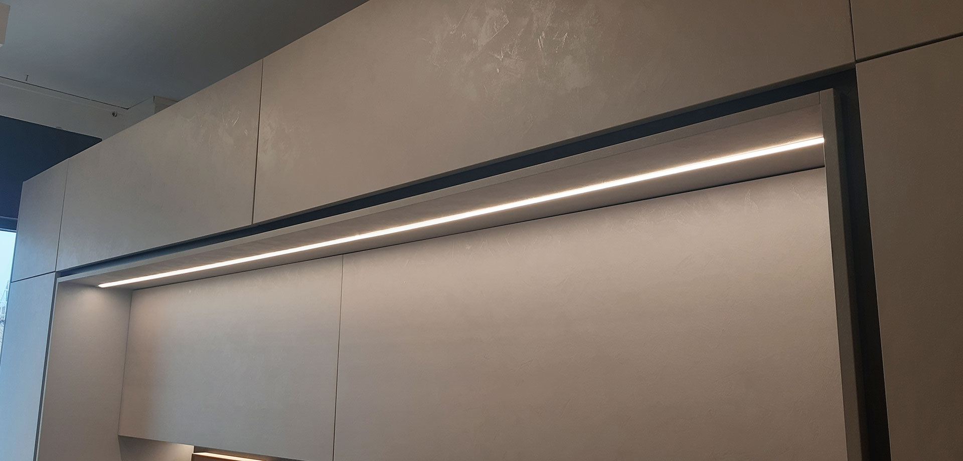 Cucine alte a soffitto a Lecco, Como, Monza Brianza e Milano Cucina alta a soffitto a Lecco, Como, Monza Brianza e Milano